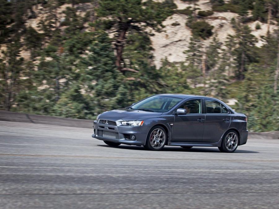  Mitsubishi Lancer Evolution MR Touring 2010 года  (фото 17 из 20)